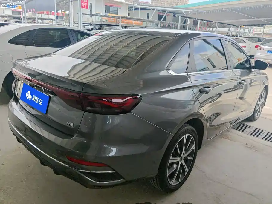 Geely Emgrand 2022