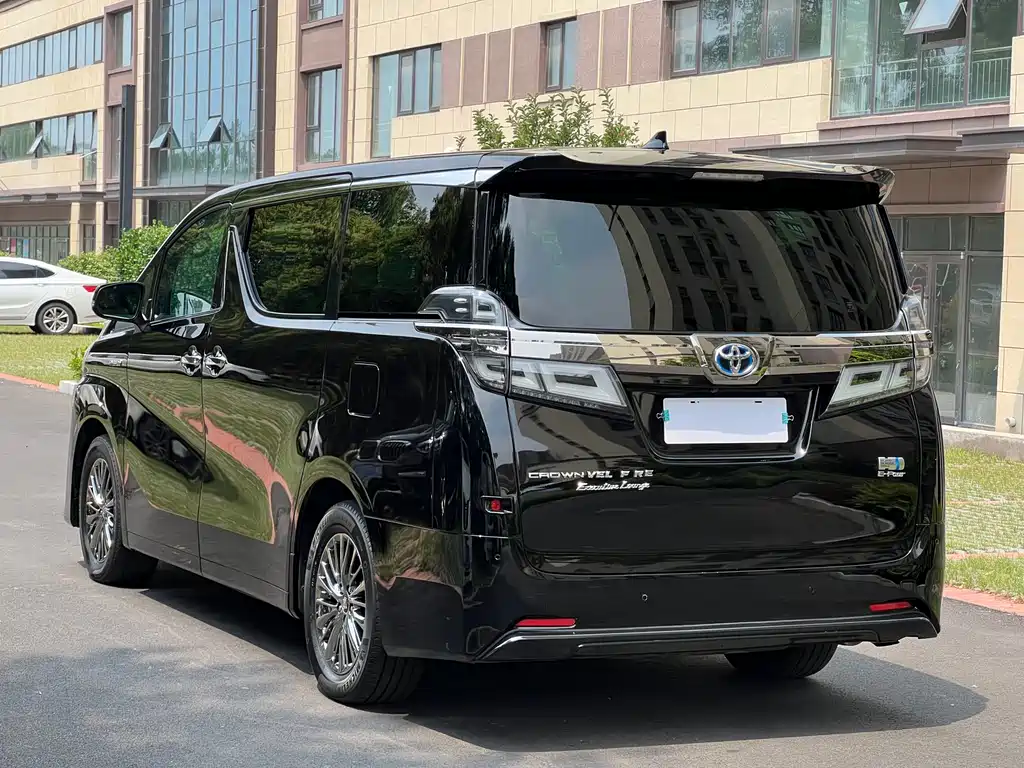 Toyota Vellfire 2022 — фото 16