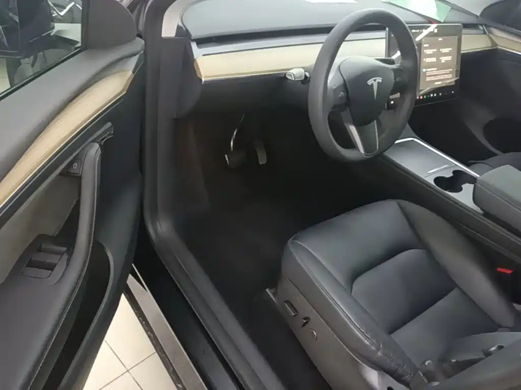 Tesla Model Y 2023 — фото 16