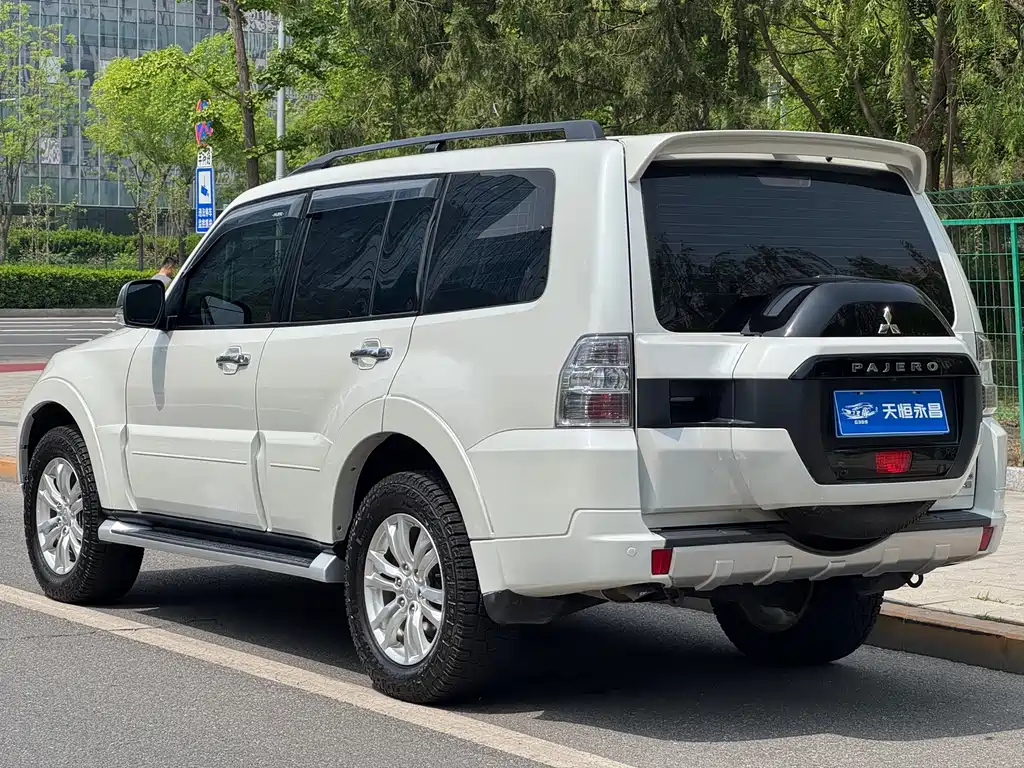 Mitsubishi Pajero 2018 — фото 27