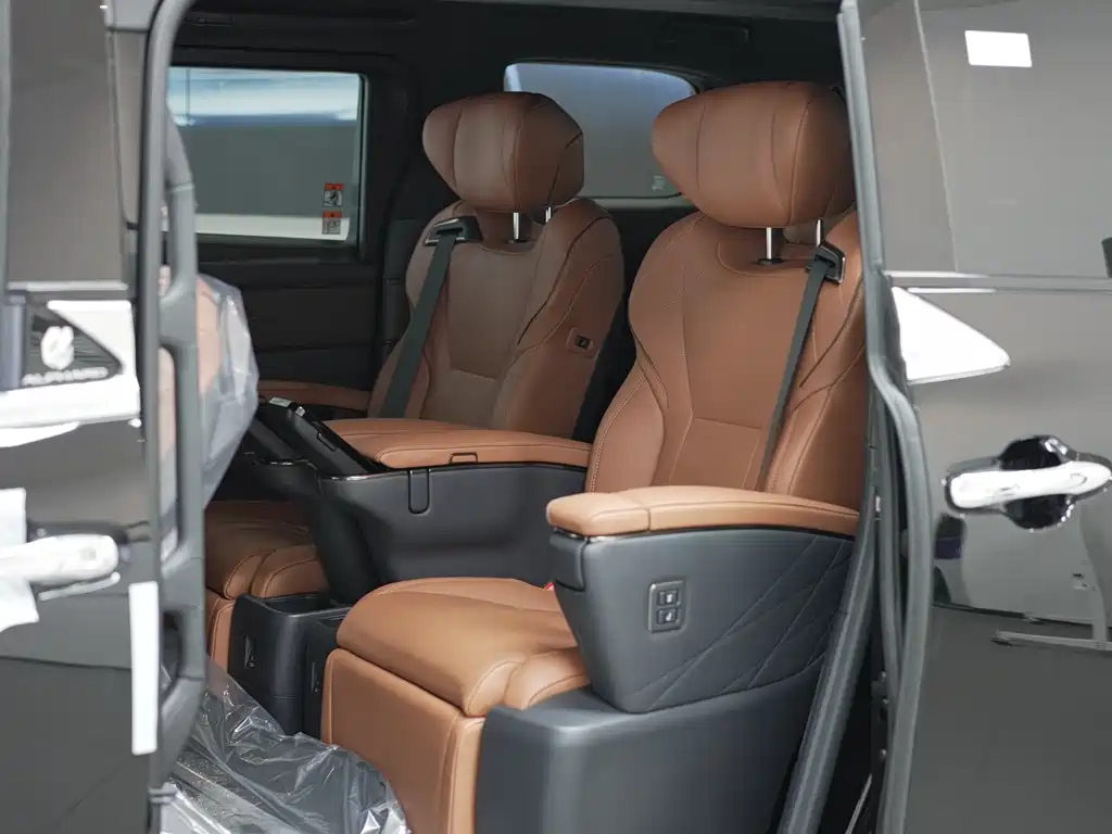 Toyota Alphard — фото 5