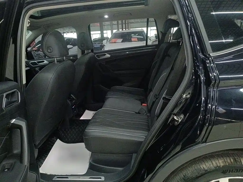 Volkswagen Tiguan L 2022 — фото 17