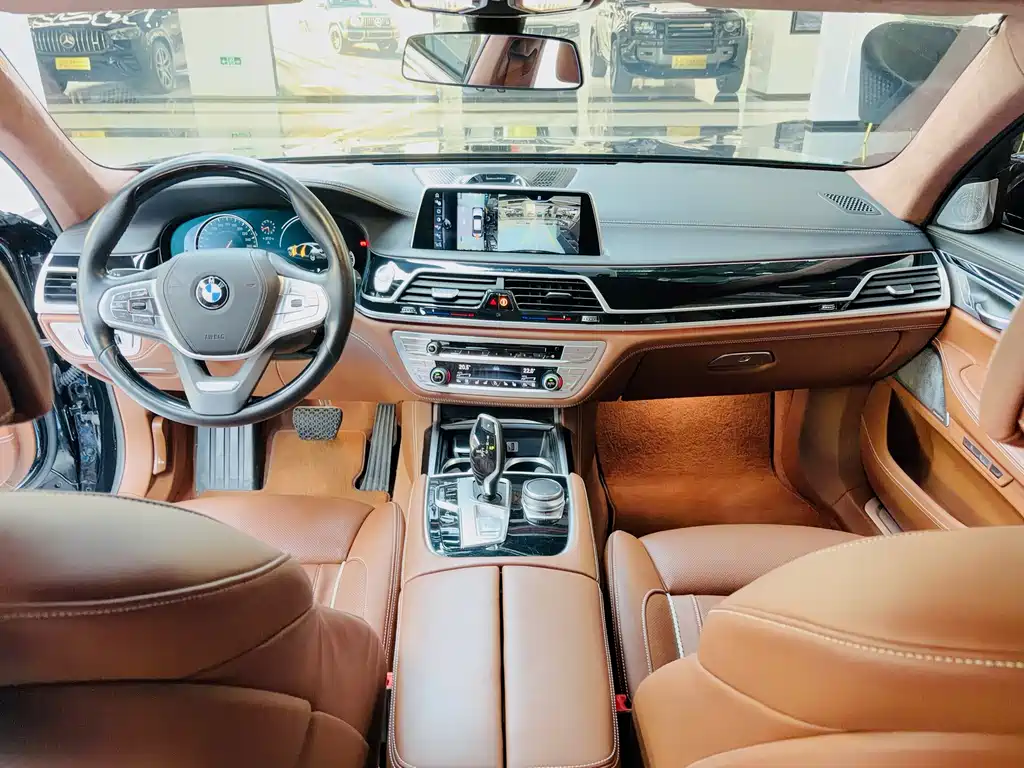 BMW 7 Series 2017 — фото 8