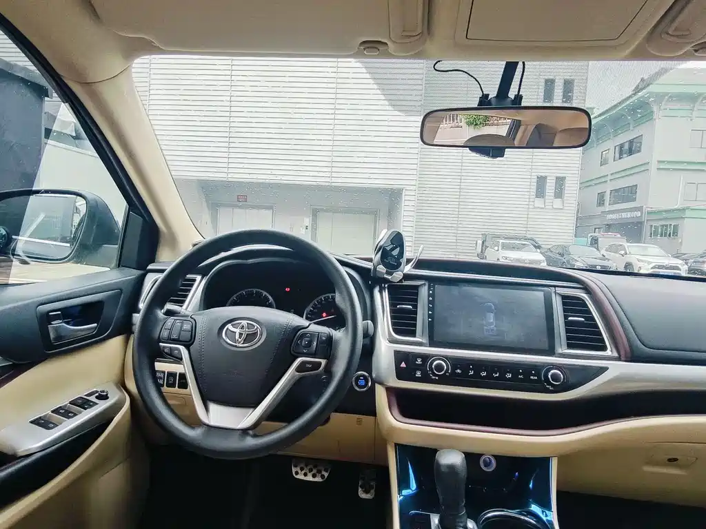 Toyota Highlander 2018 — фото 13