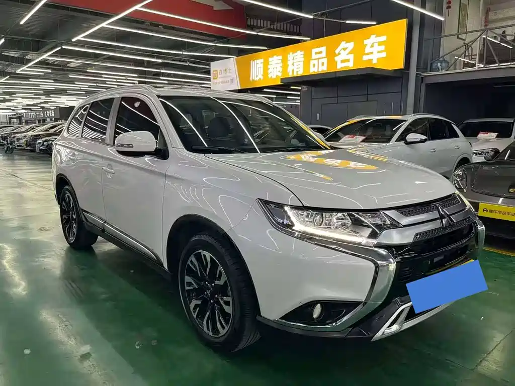 Mitsubishi Outlander 2020 — фото 3