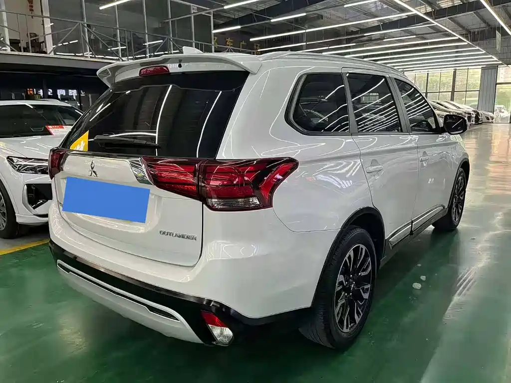 Mitsubishi Outlander 2020 — фото 6
