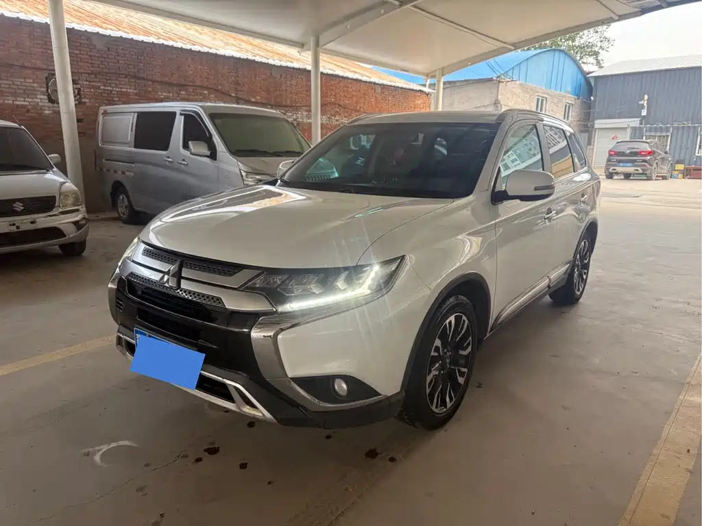 Mitsubishi Outlander 2019 — фото 1