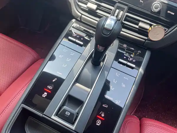 Porsche Macan 2024