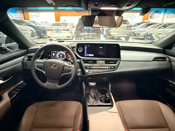 Lexus ES 2022