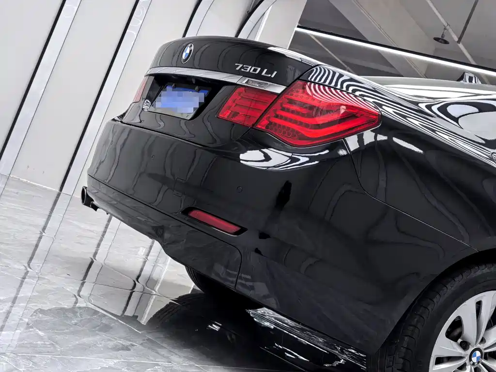 BMW 7 Series 2011 — фото 10