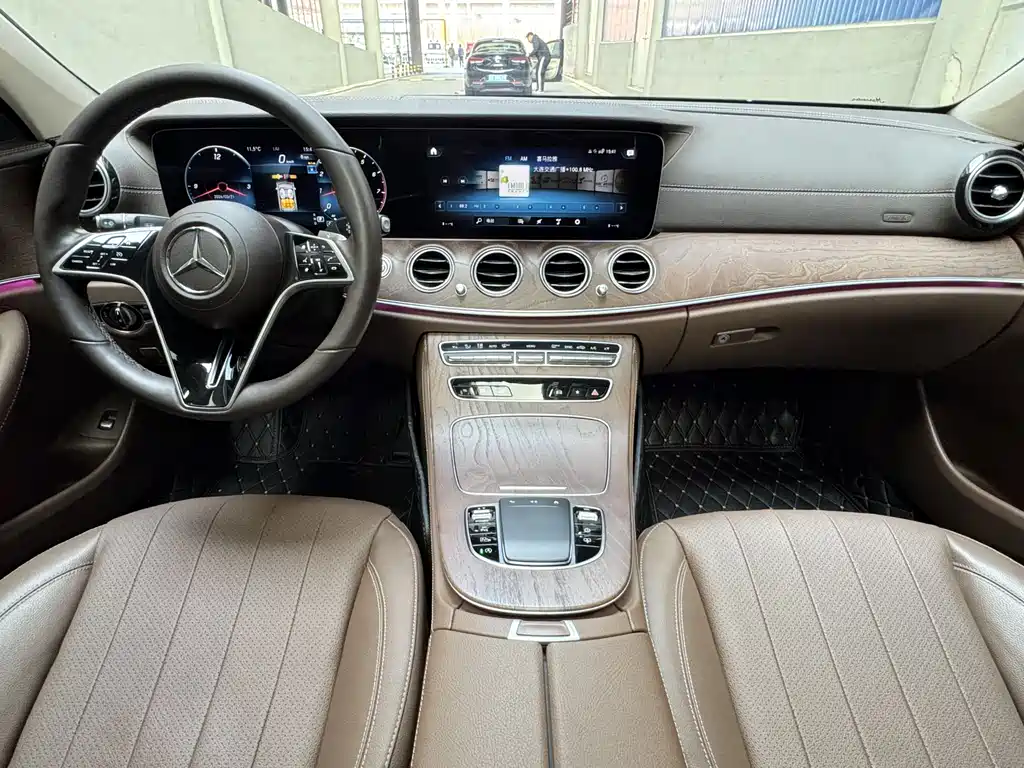 Mercedes-Benz E-Class 2023 — фото 6