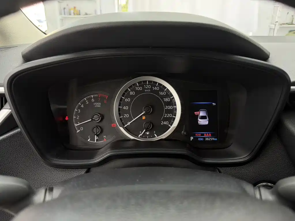 Toyota Corolla 2023 — фото 16