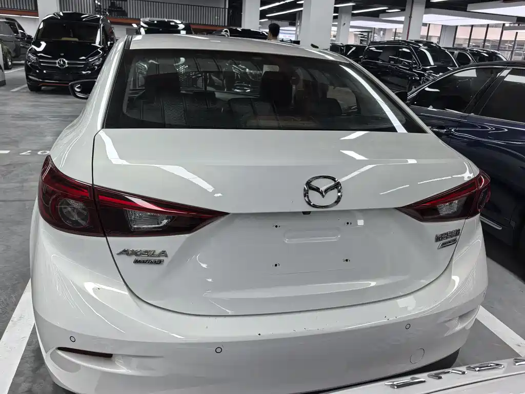 Mazda 3 Axela 2017 — фото 18