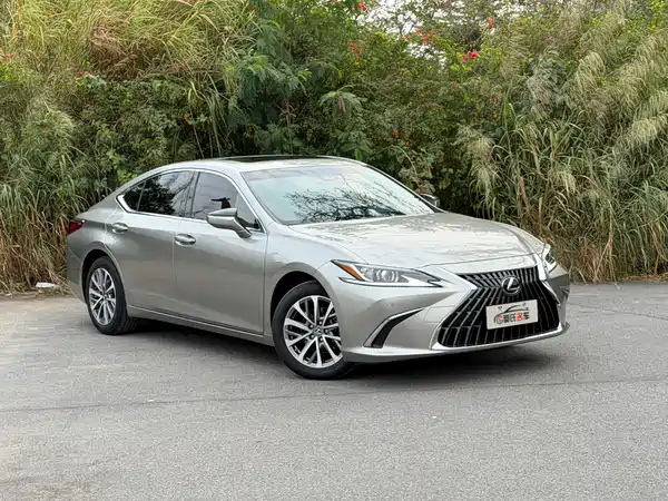Lexus ES 2021