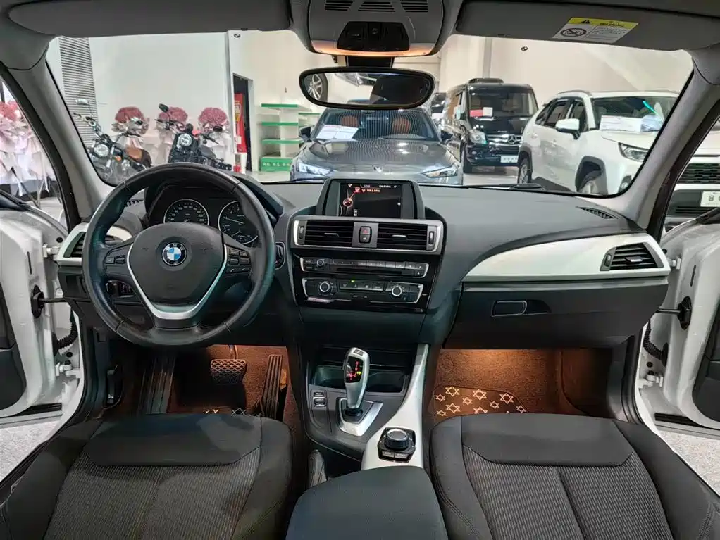 BMW 1 Series 2017 — фото 9