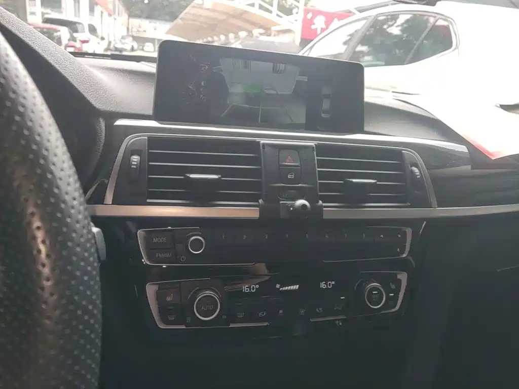 BMW 3 Series 2016 — фото 13