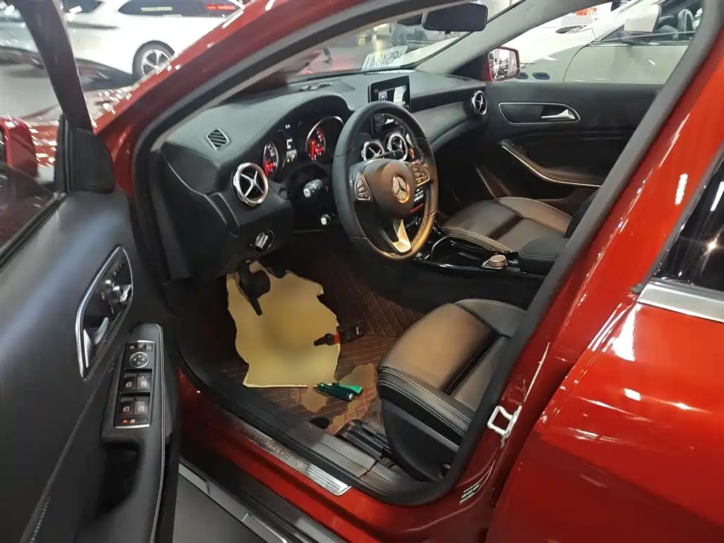 Mercedes-Benz GLA 2018 — фото 16
