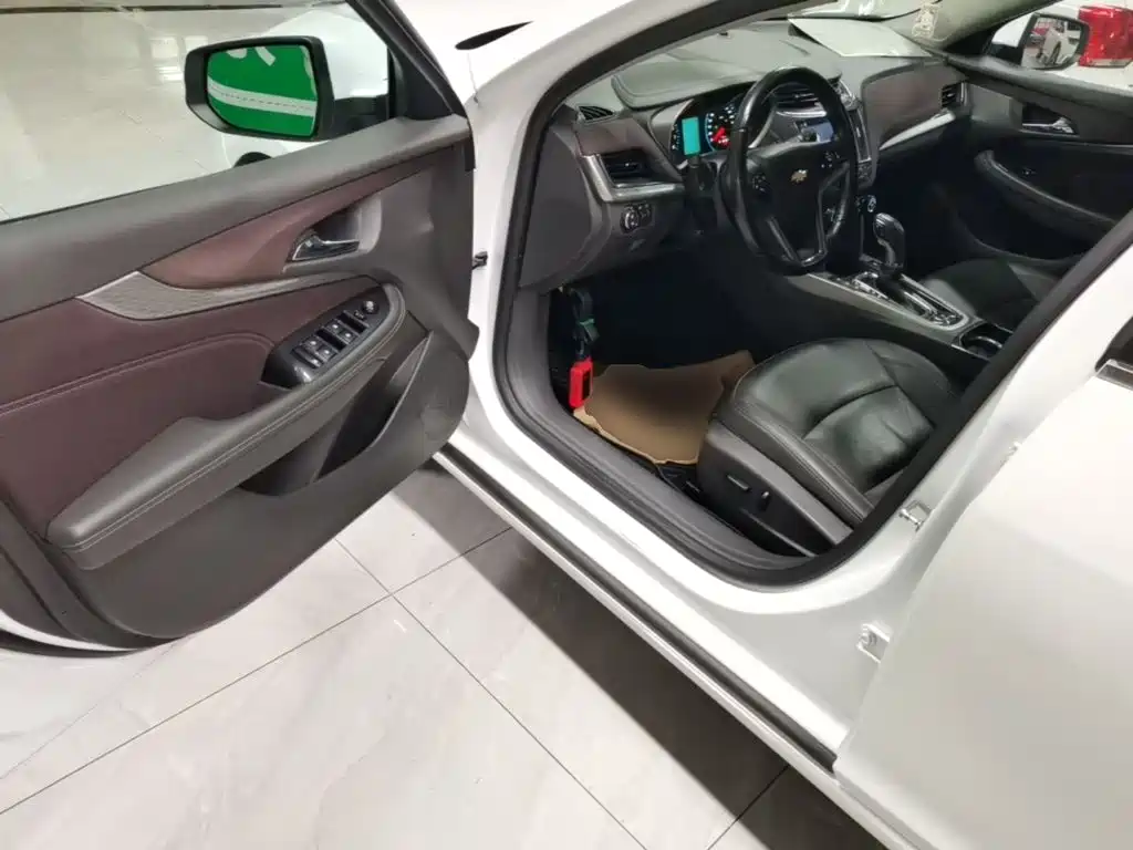 Chevrolet Malibu 2018 — фото 16