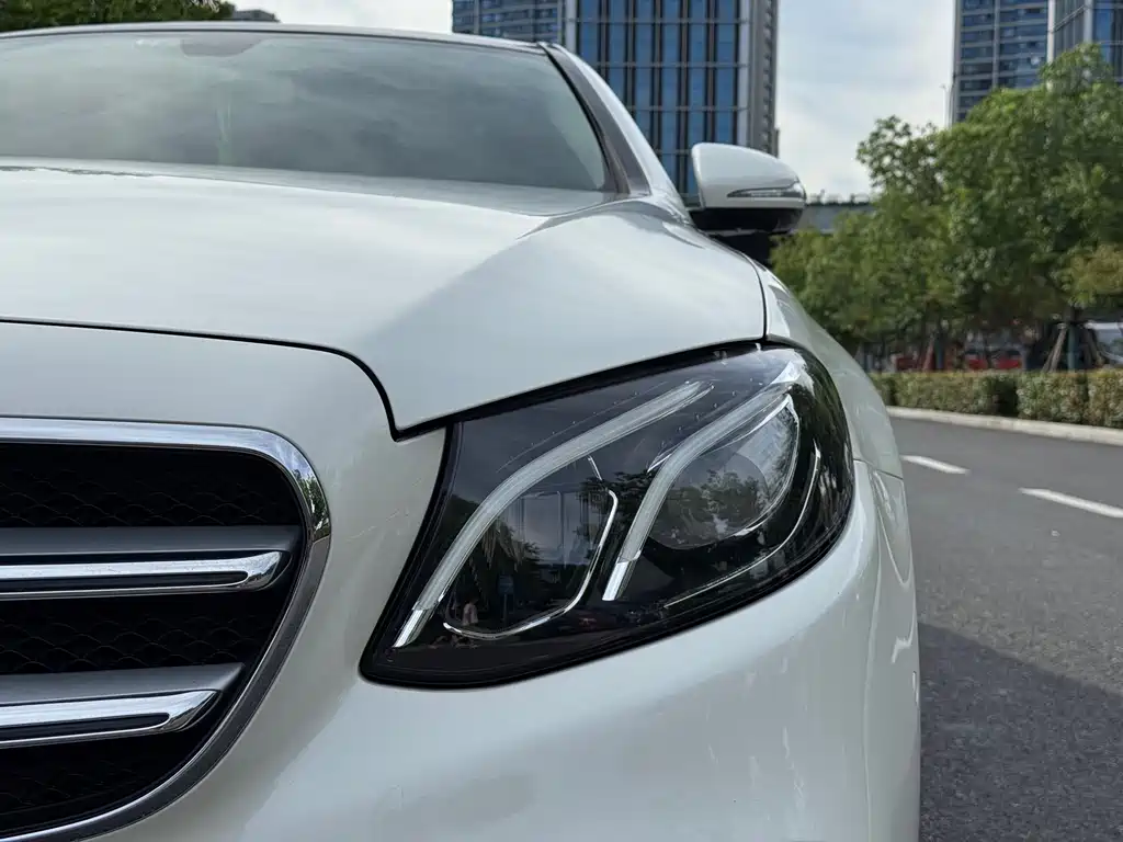 Mercedes-Benz E-Class 2018 — фото 20