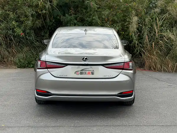 Lexus ES 2021