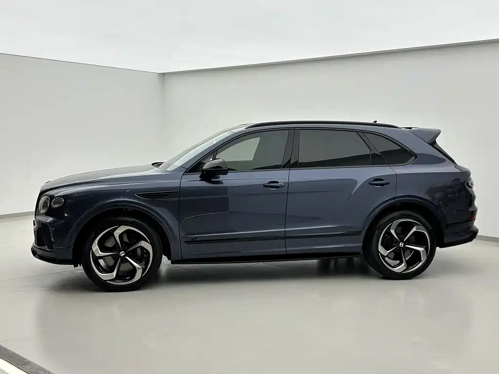 Bentley Bentayga 2023 — фото 10