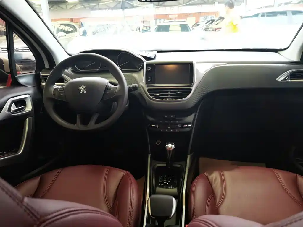 Peugeot 2008 2015 — фото 14