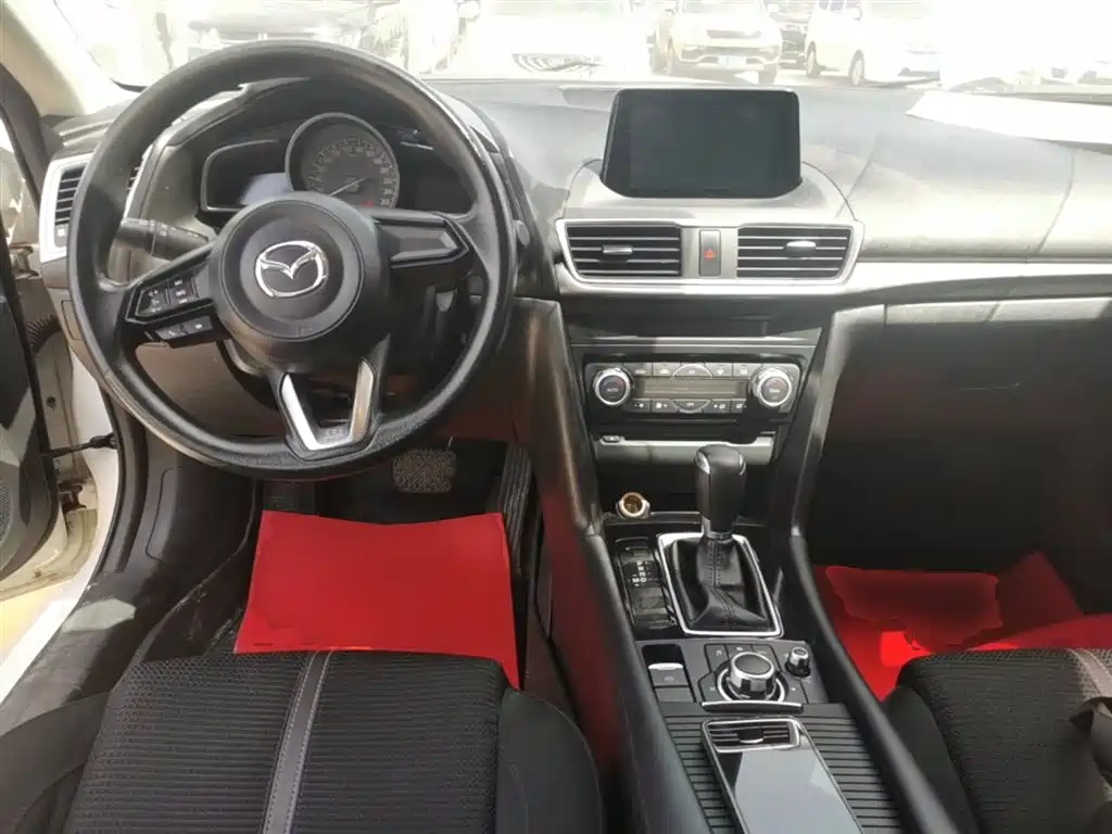 Mazda 3 Axela 2019 — фото 10