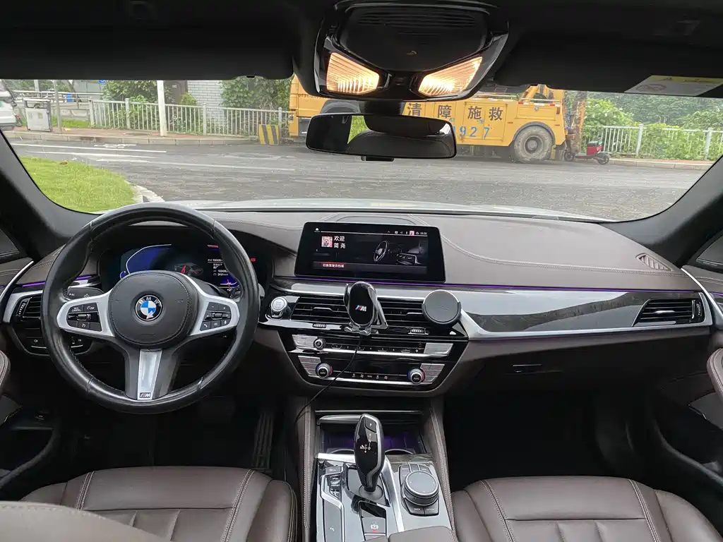 BMW 5 Series 2020 — фото 13