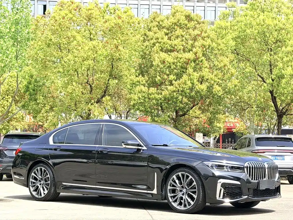 BMW 7 Series 2017 — фото 2