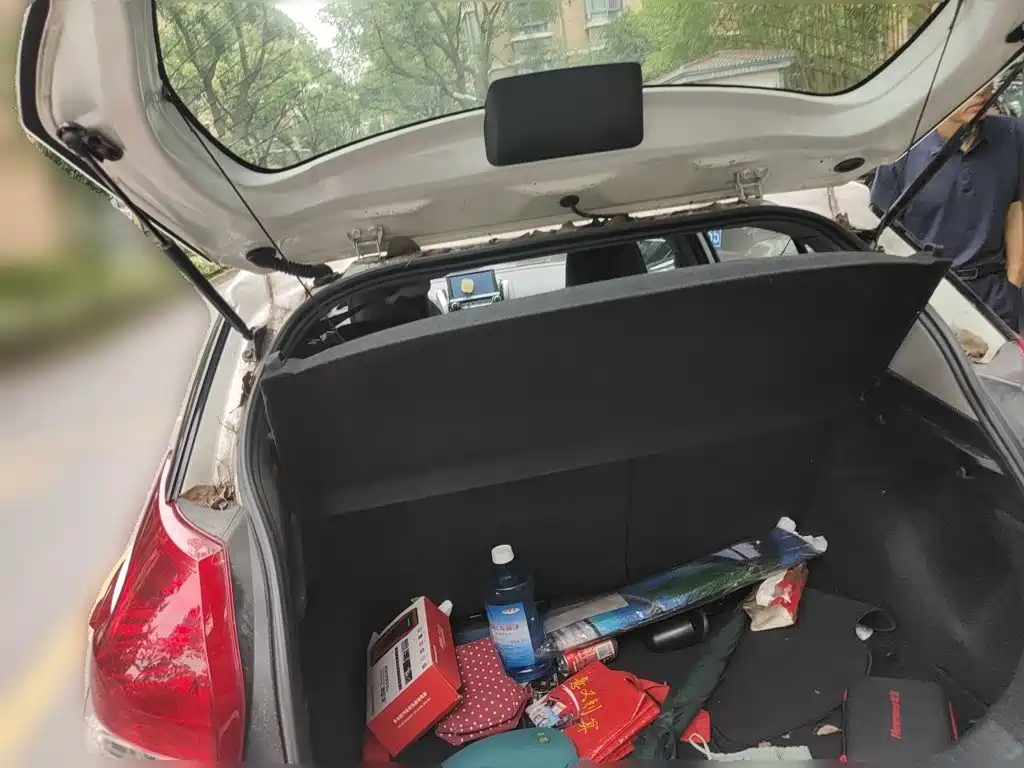 Toyota Yaris L 2015 — фото 15