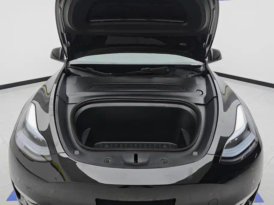 Tesla Model Y 2023 — фото 10