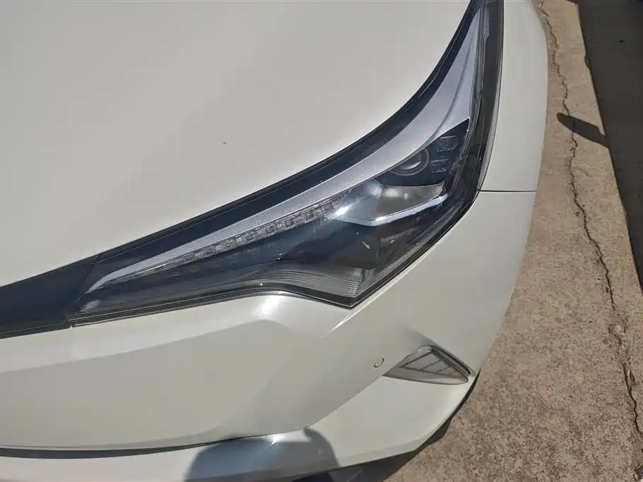 Toyota C-HR 2018 — фото 5