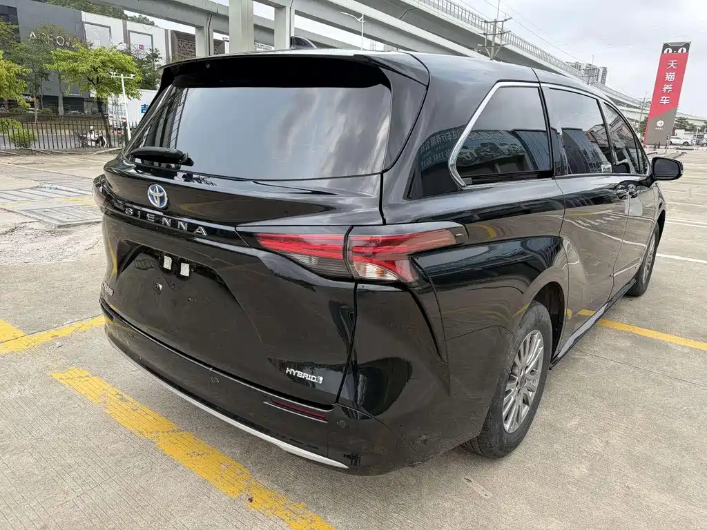 Toyota Sienna 2023 — фото 9