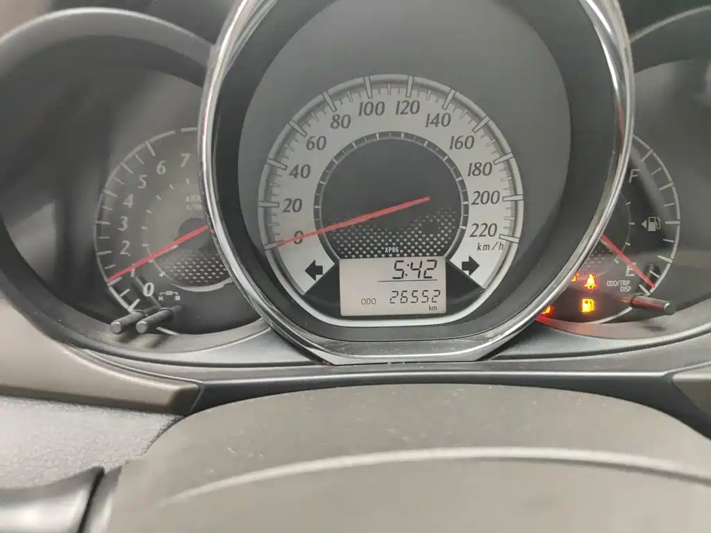 Toyota Yaris L 2015 — фото 8