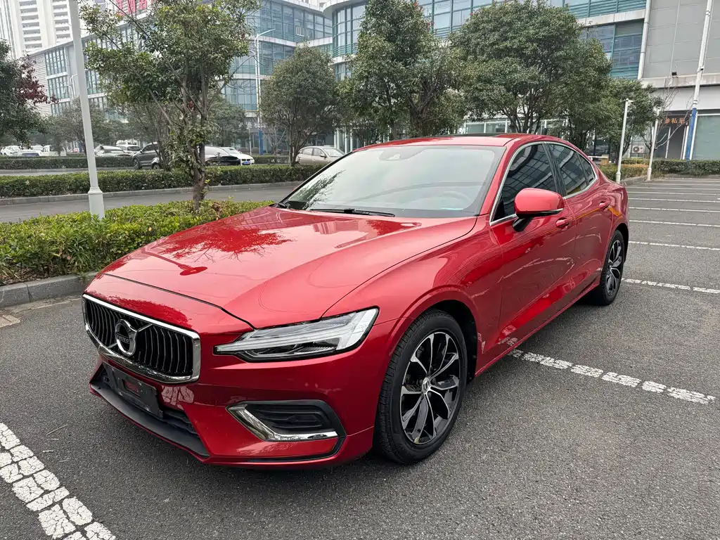 Volvo S60 2021 — фото 1