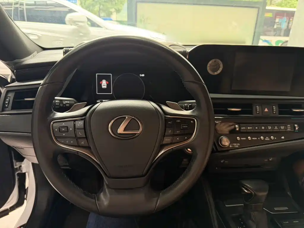 Lexus ES 2022 — фото 12