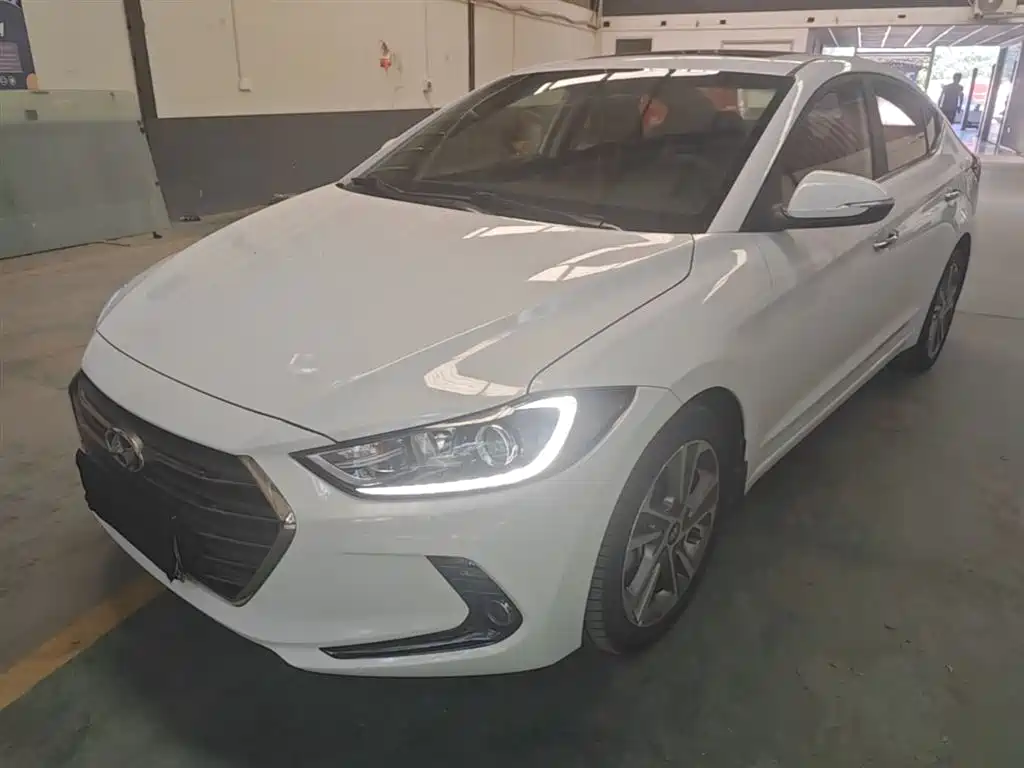 Hyundai Elantra 2018 — фото 2