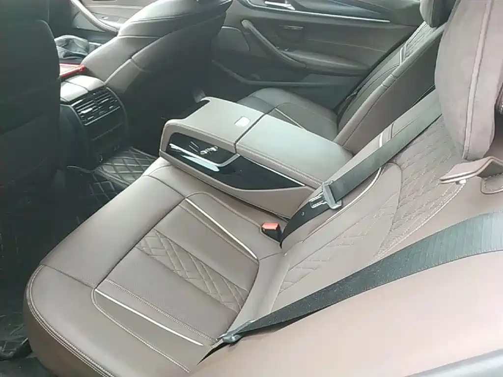 BMW 5 Series New Energy 2021 — фото 17