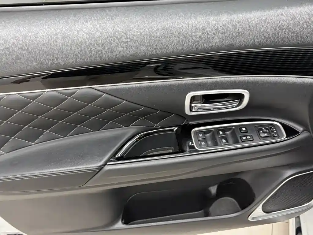 Mitsubishi Outlander 2021 — фото 14