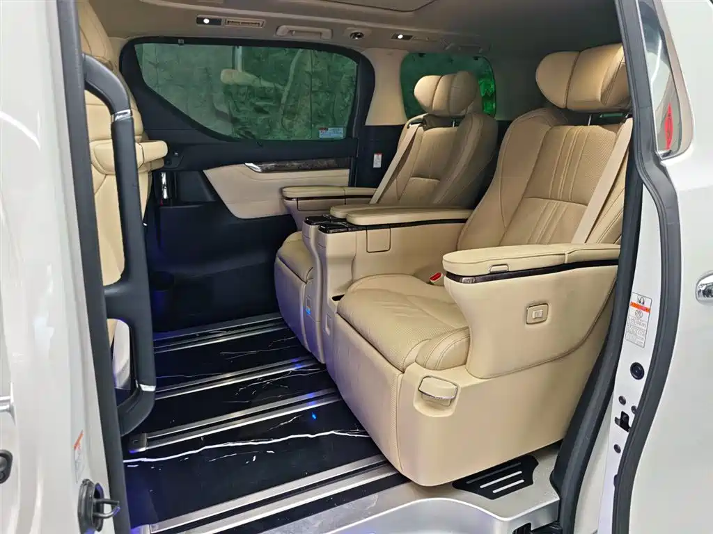 Toyota Alphard 2022 — фото 9