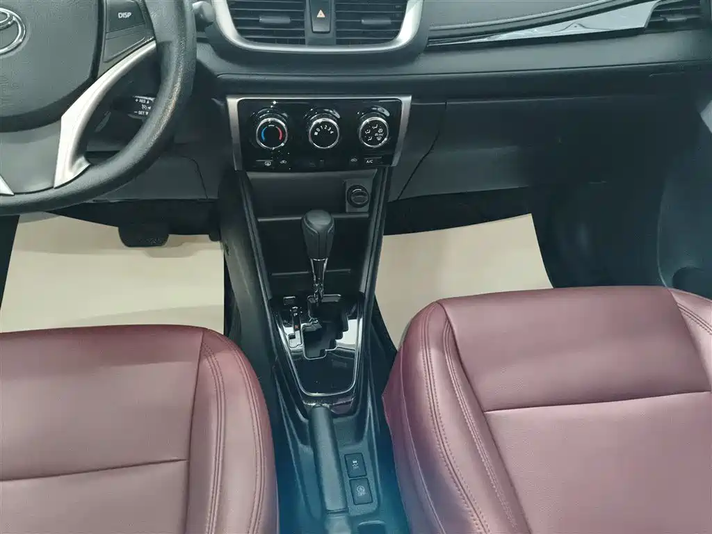 Toyota Yaris L 2022 — фото 14