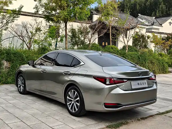 Lexus ES 2019