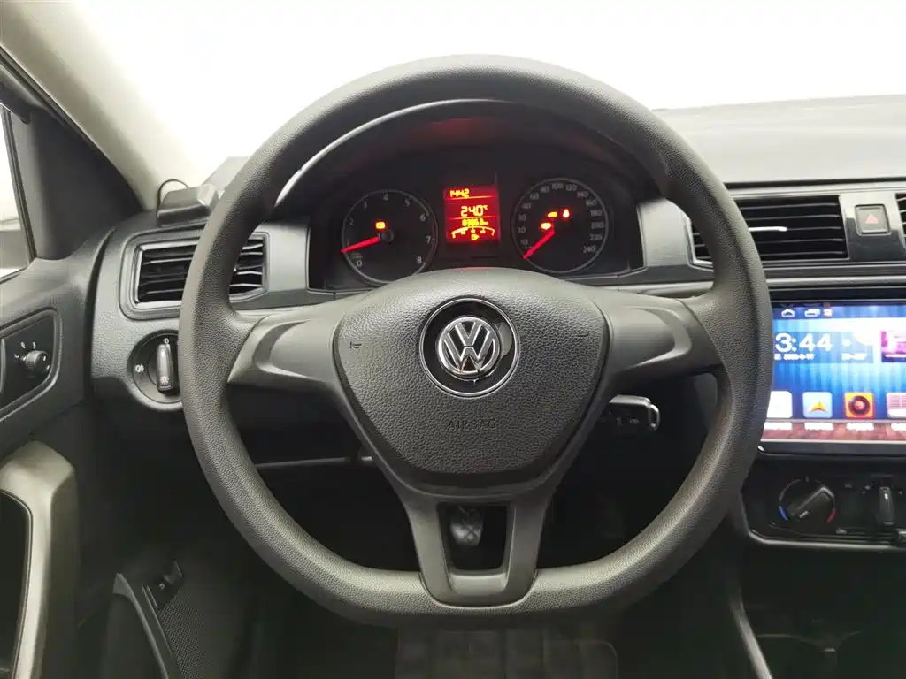 Volkswagen Santana 2017 — фото 11