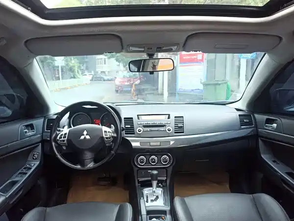 Mitsubishi Lancer EX 2013