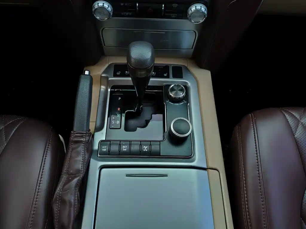 Toyota Land Cruiser 2016 — фото 12
