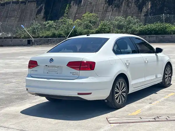 Volkswagen Sagitar 2018
