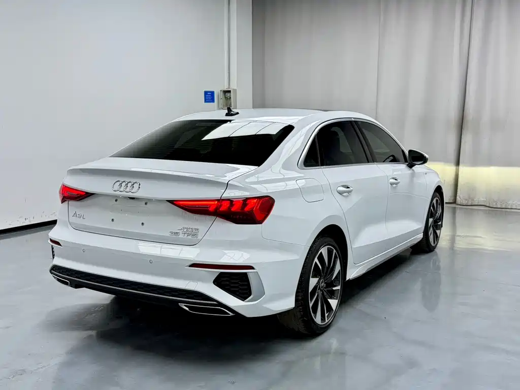 Audi A3 2023 — фото 16