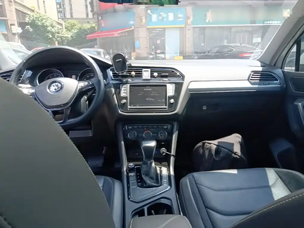 Volkswagen Tiguan L 2018 — фото 10