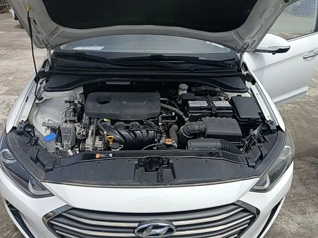 Hyundai Elantra 2018 — фото 20