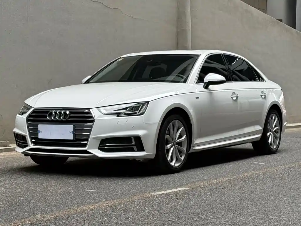 Audi A4L 2018 — фото 1